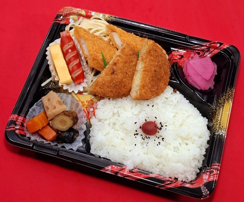 イカフライ&ポテトコロッケ弁当　926円～(税抜)