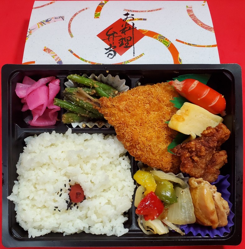 鶏肉とアジフライ弁当　1185円(税抜)