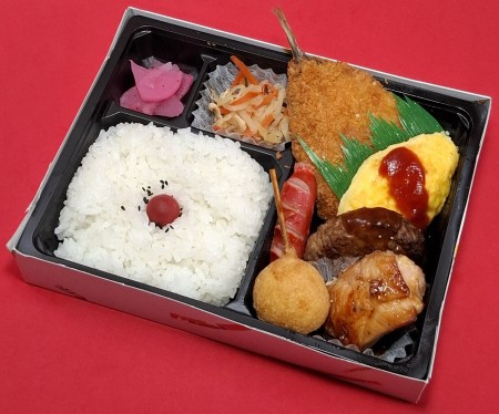 アジフライとチキンガーリック弁当　1185円(税抜)