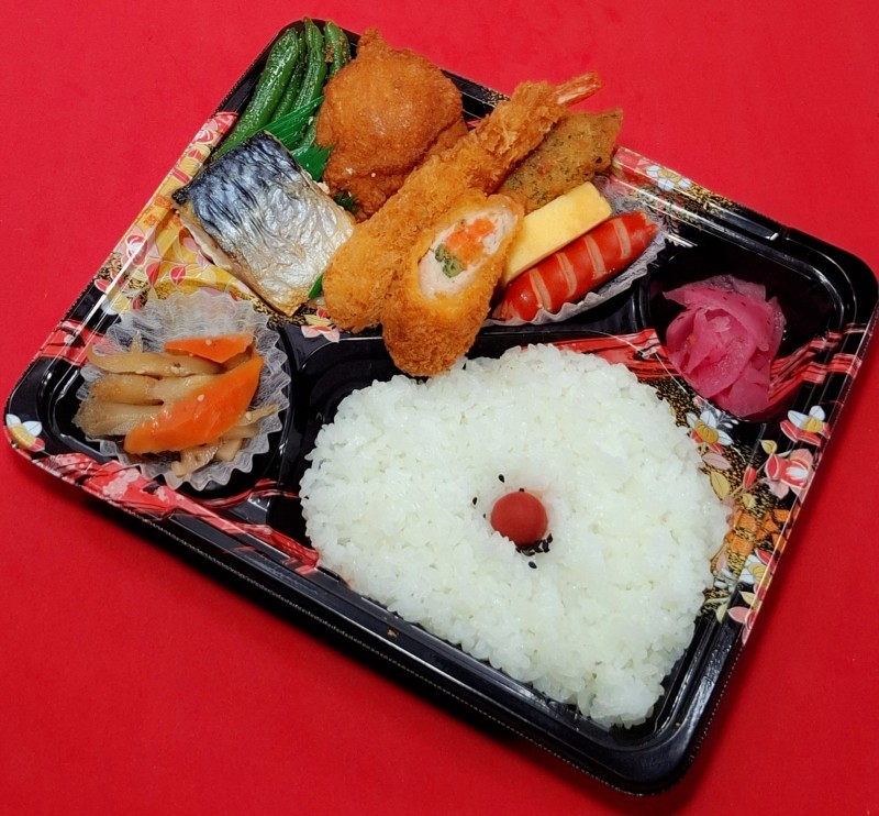 おまかせ弁当　1019円(税抜)