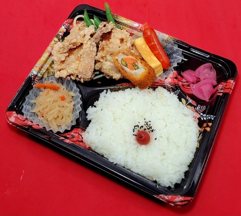 若鶏のゆず胡椒揚げ弁当　1019円(税抜)